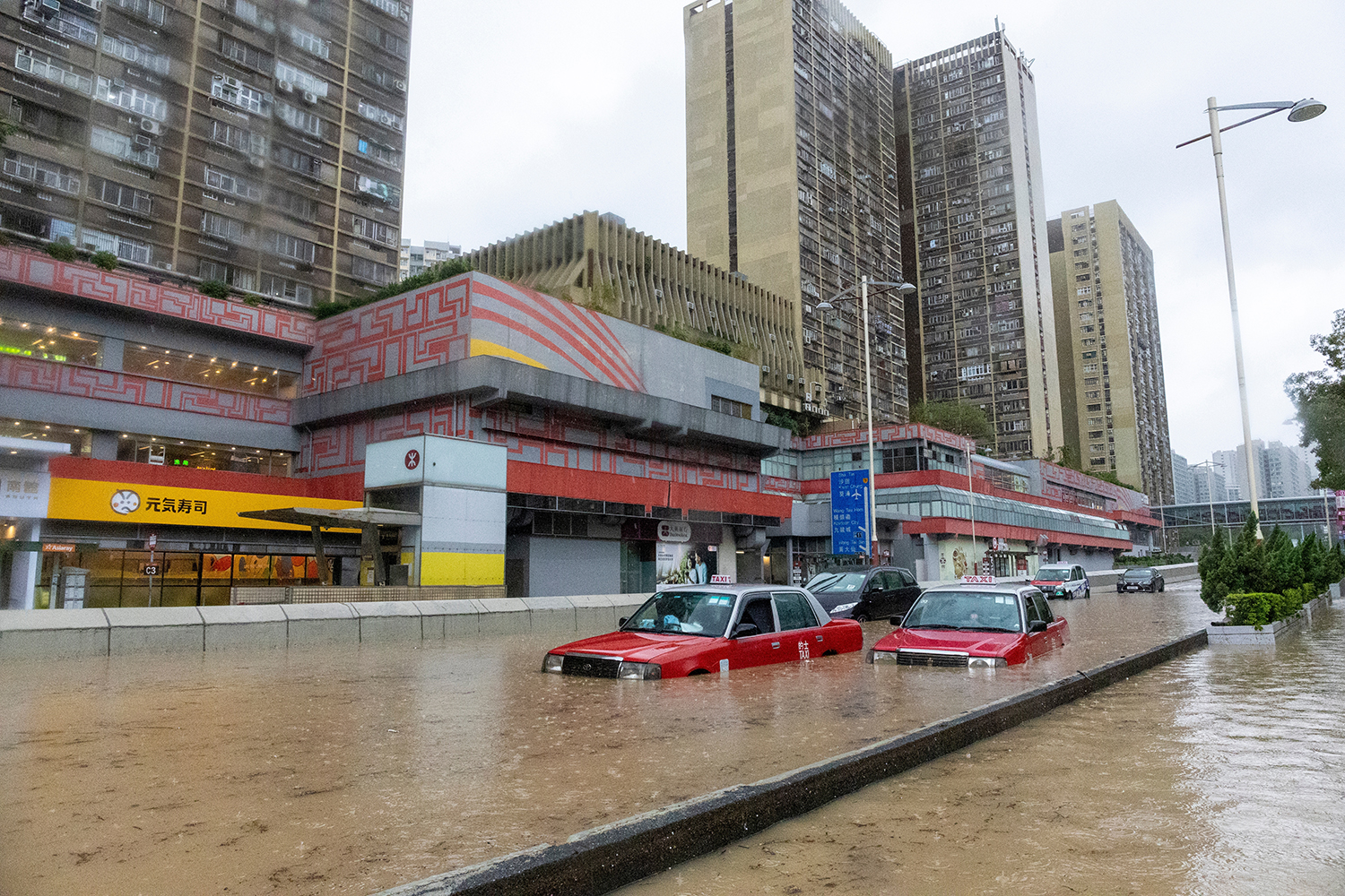 【家居保險】2024年最少5個颱風襲港?萬一打風爆窗水浸屋點算好?家居保險您要知! 【家居保險】2024年最少5個颱風襲港?萬一打風爆窗水浸屋點算好?家居保險您要知!